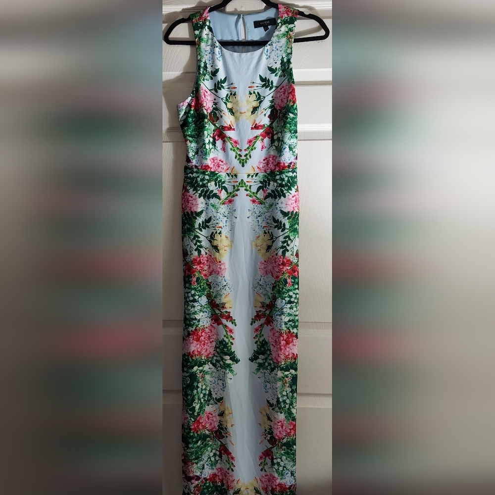 Floral Print GUESS Maxi Dress with Pink & Green Accents. Size 6. D-411